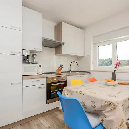 Apartmán In With Wi-fi Rogotin